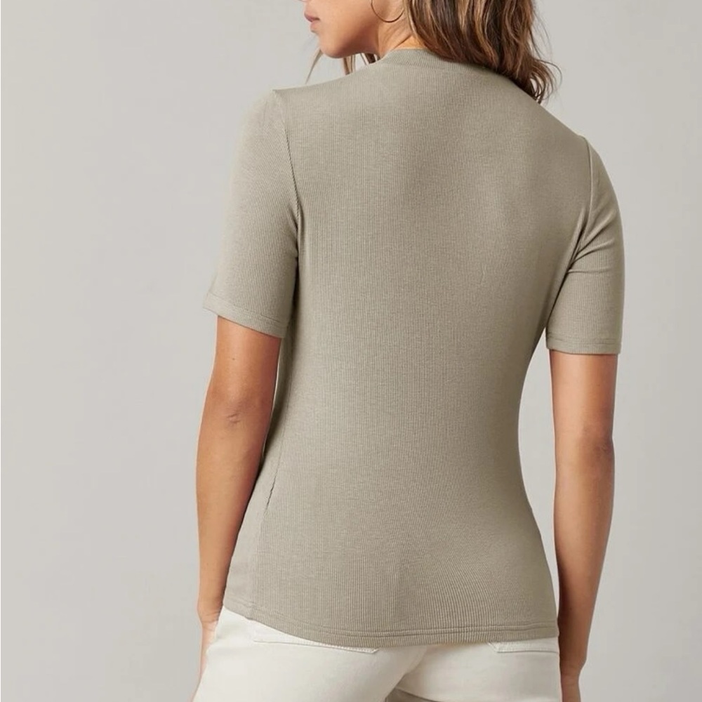 5 colors avail - Bodycon short sleeve stretchy essential basic Top - Picture 4 of 10